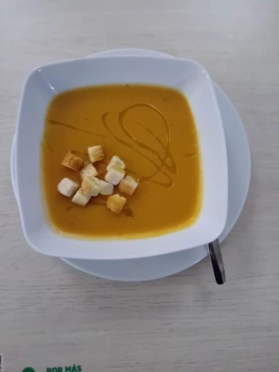 Crema de verduras con picatostes